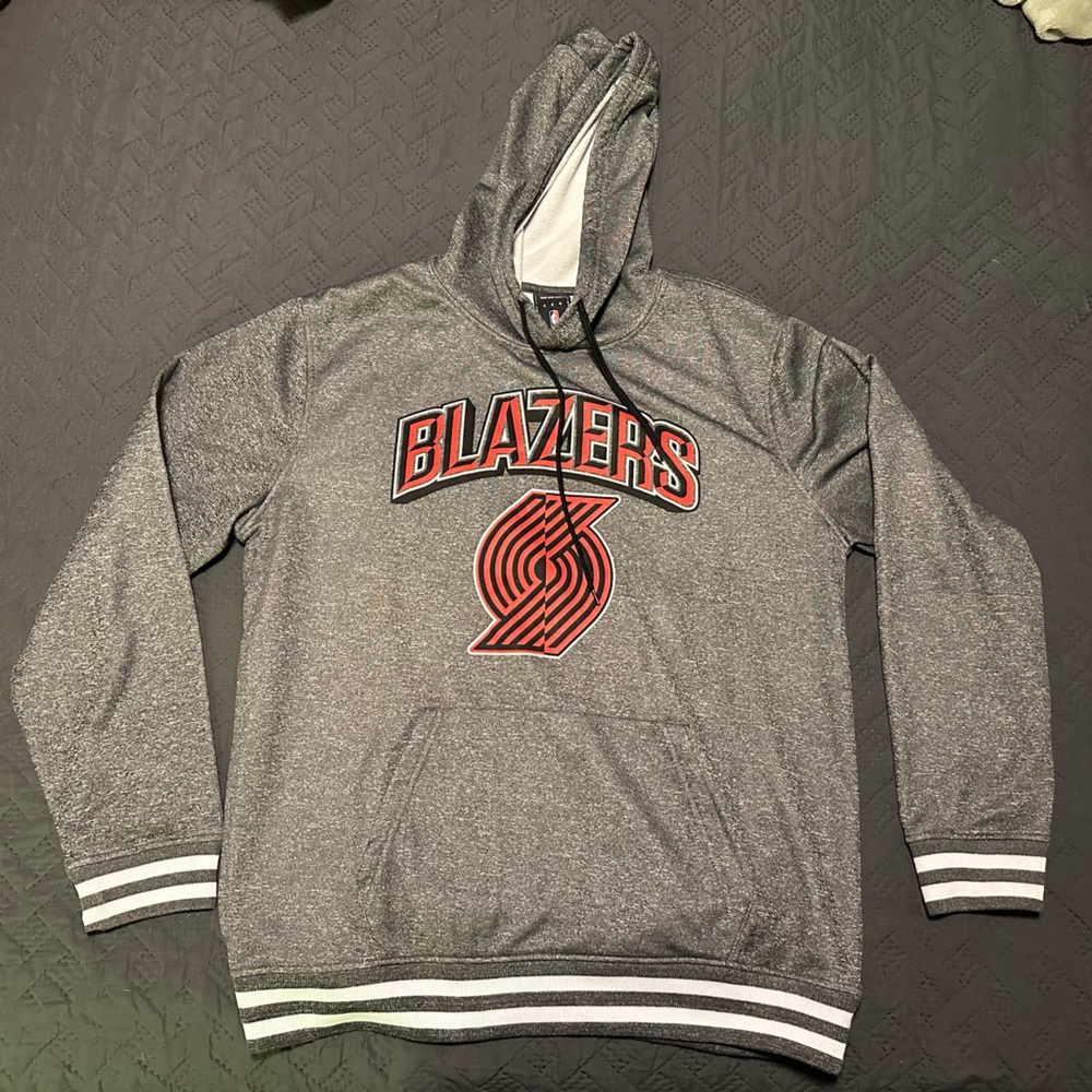 Like brand new Men’s Portland Trailblazers hoodie size Large